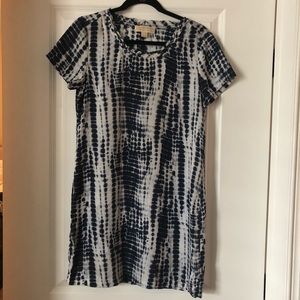 Blue and white short sleeve dress